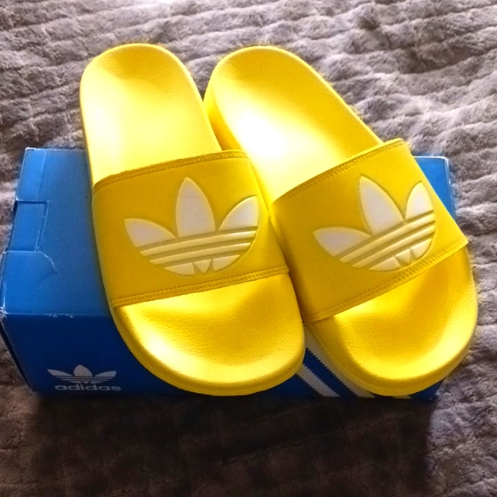 Adidas slides Adilette lite women's size 9 Yellow